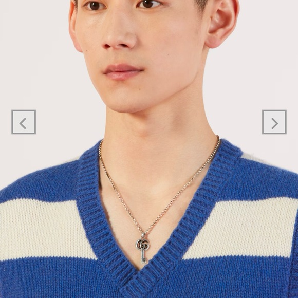Gucci Double G Key Necklace - Picture 3 of 6